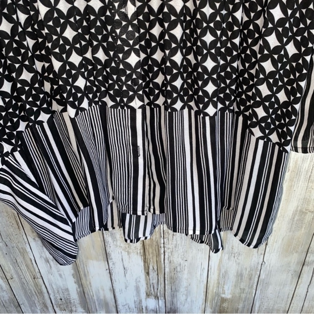 Investments Black & White Mixed Media Stretch Button Down - Picture 3 of 5